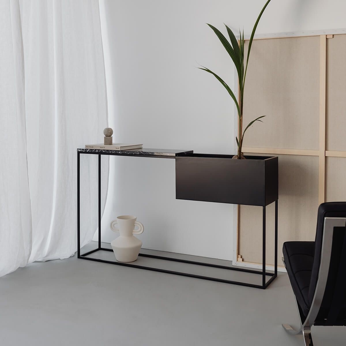 Конзоли и полици